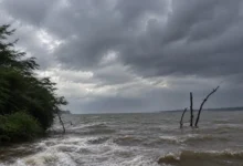 Temporal no rio Araguaia coloca pescadores em situação de risco extremo
