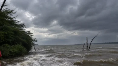 Temporal no rio Araguaia coloca pescadores em situação de risco extremo