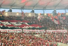 Torcida do Flamengo protesta contra proibição das bets no Maracanã