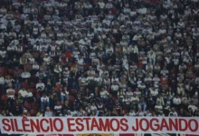 Torcida do São Paulo protesta após revés para o Cruzeiro no Mineirão