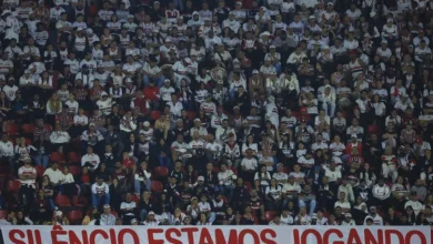 Torcida do São Paulo protesta após revés para o Cruzeiro no Mineirão