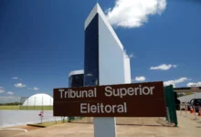 TSE analisa uso de IA e limites da crítica em ações sobre vídeos de Lula e Flávio Bolsonaro