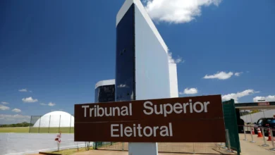 TSE analisa uso de IA e limites da crítica em ações sobre vídeos de Lula e Flávio Bolsonaro
