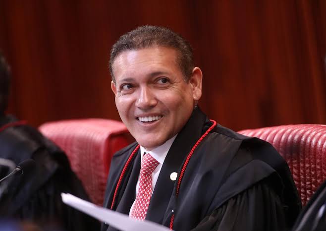 TSE debate regra para suspender grandes canais políticos no Whatsapp antes do segundo turno