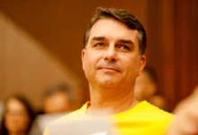 TSE exige complementação de provas em ação movida por Flávio Bolsonaro contra Lula e Janones
