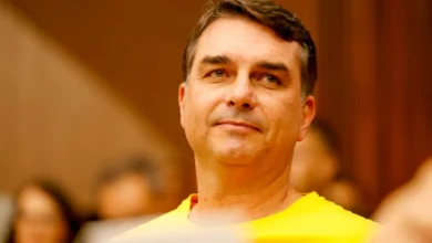 TSE exige complementação de provas em ação movida por Flávio Bolsonaro contra Lula e Janones