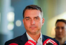 TSE ordena suspensão de site que trocava criptomoedas por apoio a Flávio Bolsonaro