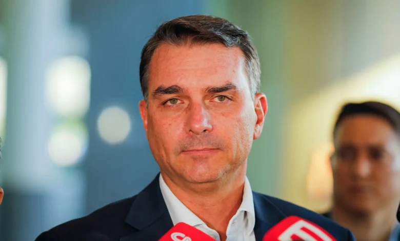 TSE ordena suspensão de site que trocava criptomoedas por apoio a Flávio Bolsonaro