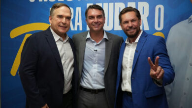 União Brasil e PP oficializam apoio à candidatura de Flávio Bolsonaro