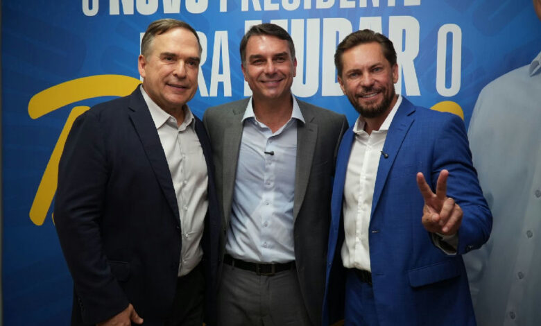 União Brasil e PP oficializam apoio à candidatura de Flávio Bolsonaro
