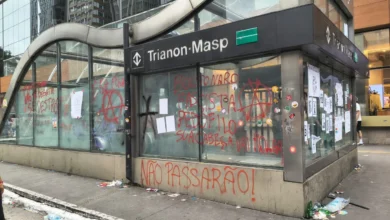 Vandalismo em estações de metrô marca dispersão de ato pró-Lula na avenida Paulista