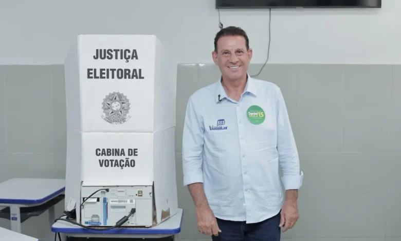 Vanderlan vota em Goiânia e defende pauta de impeachment no Senado