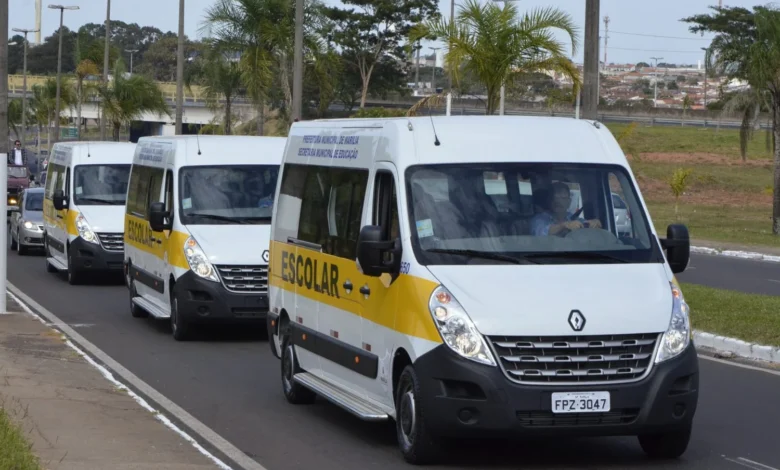Vans escolares vistoriadas em Goiânia terão adesivo de identificação