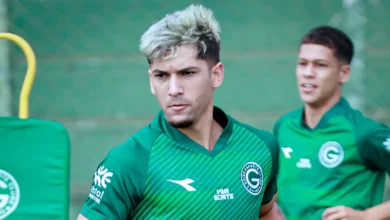 Vasco demonstra interesse em jovem destaque e volante do Goiás