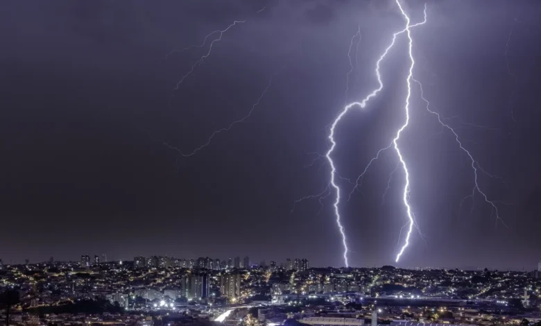 Vendavais e raios respondem por mais da metade das quedas de energia em Goiás