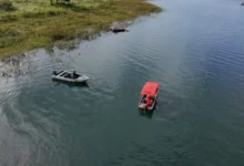 Ventania causa naufrágio e mobiliza resgate no Lago das Brisas em Goiás