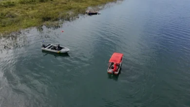 Ventania causa naufrágio e mobiliza resgate no Lago das Brisas em Goiás