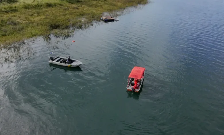 Ventania causa naufrágio e mobiliza resgate no Lago das Brisas em Goiás