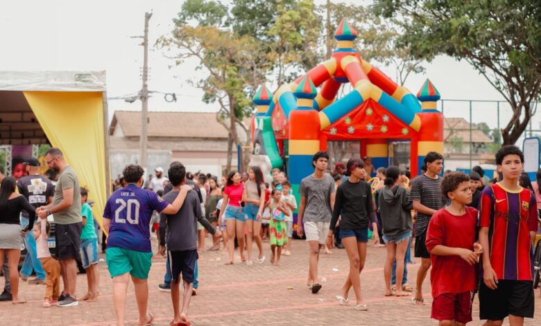 Vila da Criança reúne mais de 20 mil pessoas em Senador Canedo durante celebração