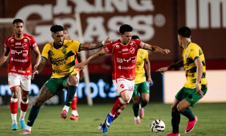 Vila Nova e Cuiabá empatam sem gols em primeiro tempo de alta intensidade