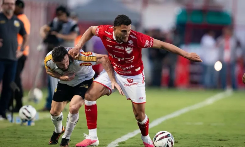Vila Nova empata com o Novorizontino no fim, mas segue na liderança da Série B