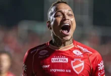 Vila Nova supera Botafogo-sp com gol decisivo de Janderson nos acréscimos