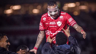 Vila Nova vence Botafogo-sp com gol decisivo de Janderson e segue líder