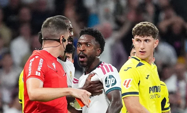 Vinícius Júnior corre risco de desfalcar Real Madrid no El Clásico após expulsão