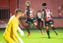 Vitória domina Chapecoense no Barradão e ganha fôlego na tabela do Brasileirão
