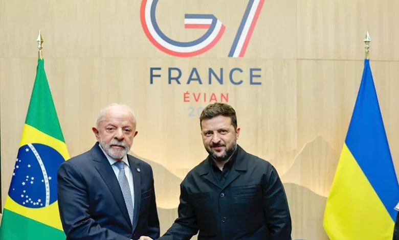 Zelensky cumprimenta Lula e projeta ampliação de parcerias internacionais
